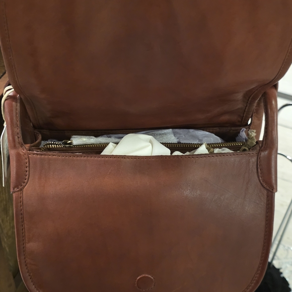 Hobo Kiva Large crossbody in Chestnut 100% genuine Leather - Picture 8 of 8